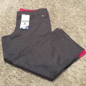 Danskin Crop Pant NWT M